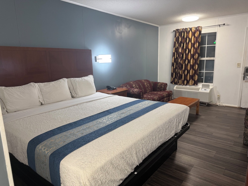 Smith Motel - carbon neutral hotel in Calhoun