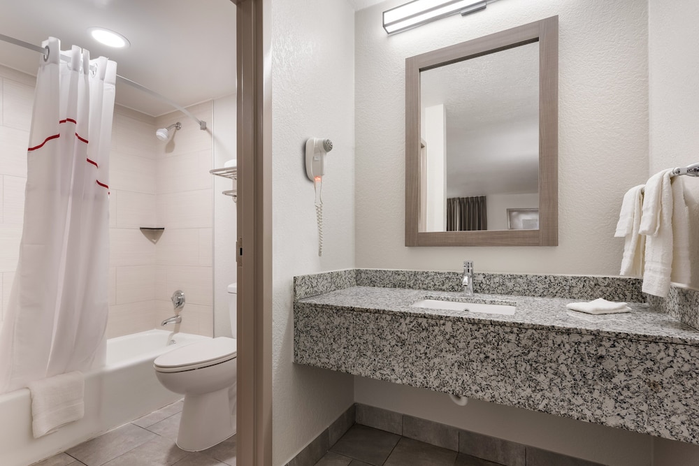 Red Roof Inn Birmingham South - photo 19