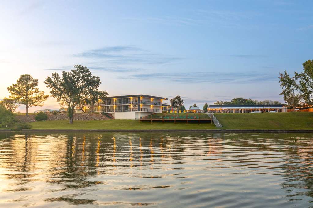 Super 8 by Wyndham Riverside AL in Riverside, United States