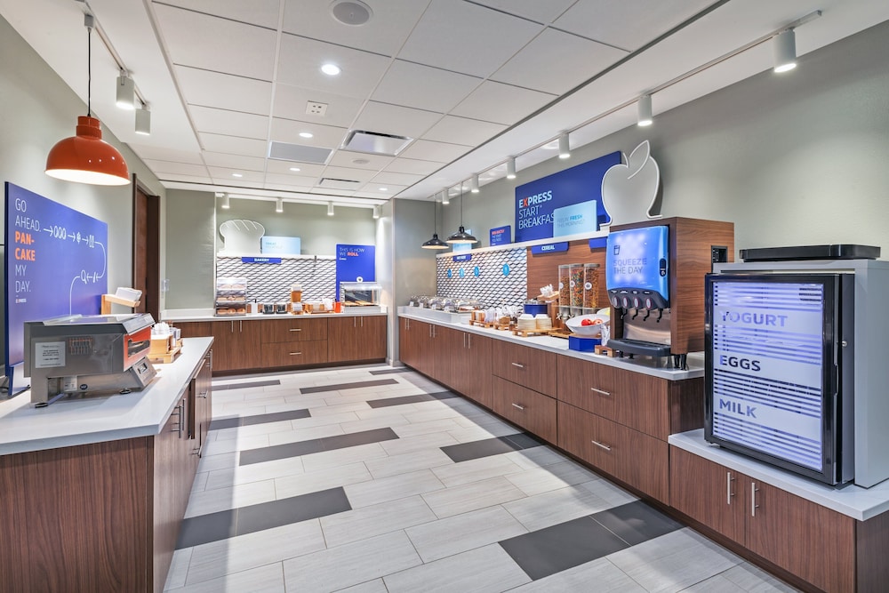 Holiday Inn Express & Suites Parsons by IHG - photo 24
