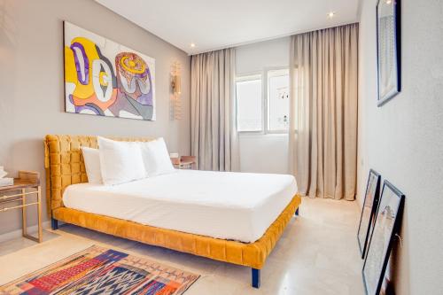 Stylish 2BR With Balcony & Designer Touches in Gueliz — 4-Star Luxury Hotel in Marrakesh, Morocco