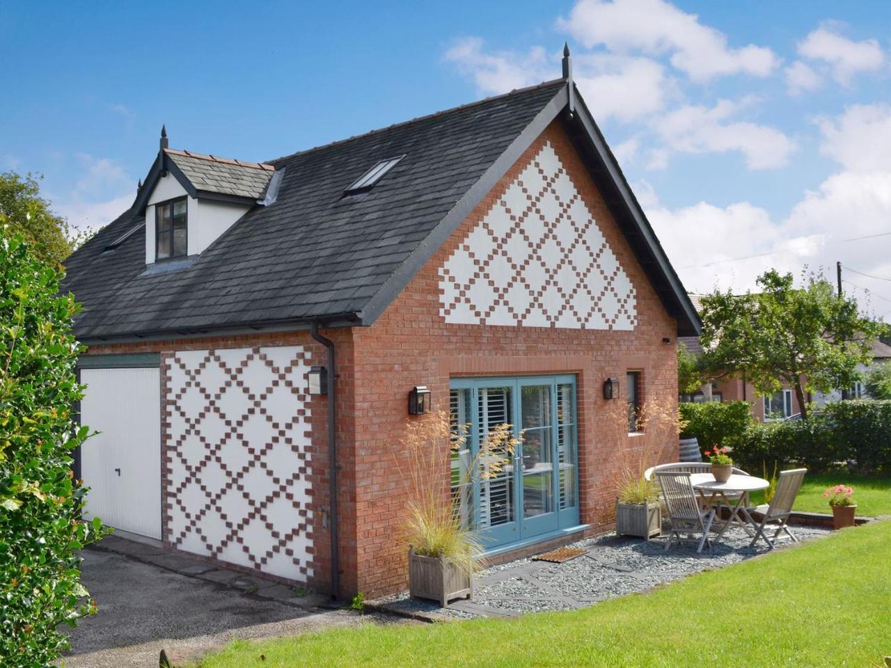The Hen House at the Old Parsonage — 4-Star Luxury Hotel in Tarporley, United Kingdom