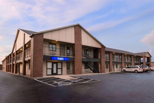 Travelodge by Wyndham Wellington KS - featured photo