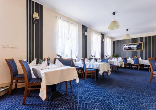 Hotel Diamond W Biaym Dworku — Rumia