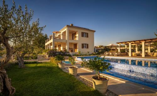 Villa Terrarossa Luxury Istrian Villa near Poreč — 5-Star Luxury Hotel in Kastelir, Croatia