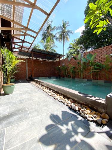 Kutum's Wooden House Private Pool Breakfast & Cafe — 4-Star Luxury Hotel in Kuah, Malaysia