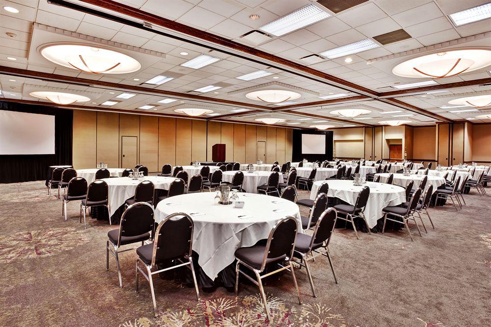 Radisson Hotel At Star Plaza - photo 14