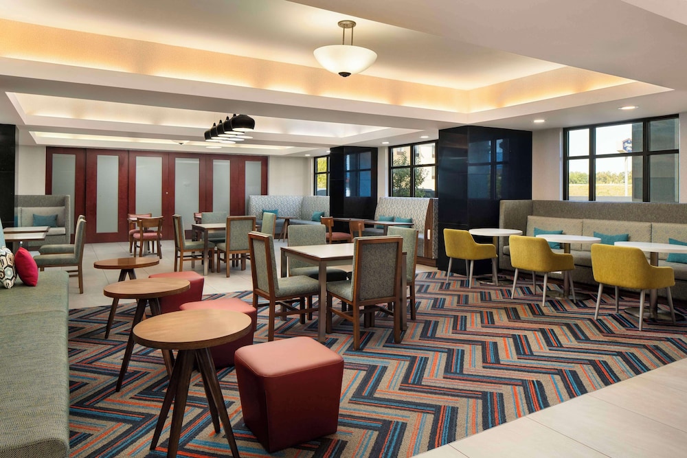 Hampton Inn Ft. Wayne Dupont Road - photo 2