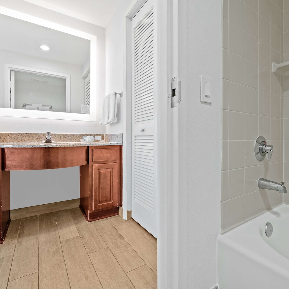 Homewood Suites by Hilton Ft. Lauderdale Airport Cruise Port - photo 32