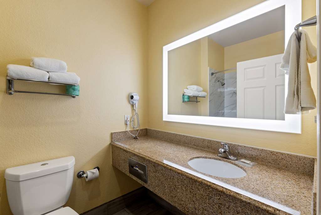Days Inn & Suites by Wyndham Euless DFW Airport South - photo 53