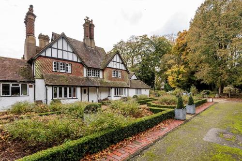 Highfield Lodge — 4-Star Luxury Hotel in Tring, United Kingdom
