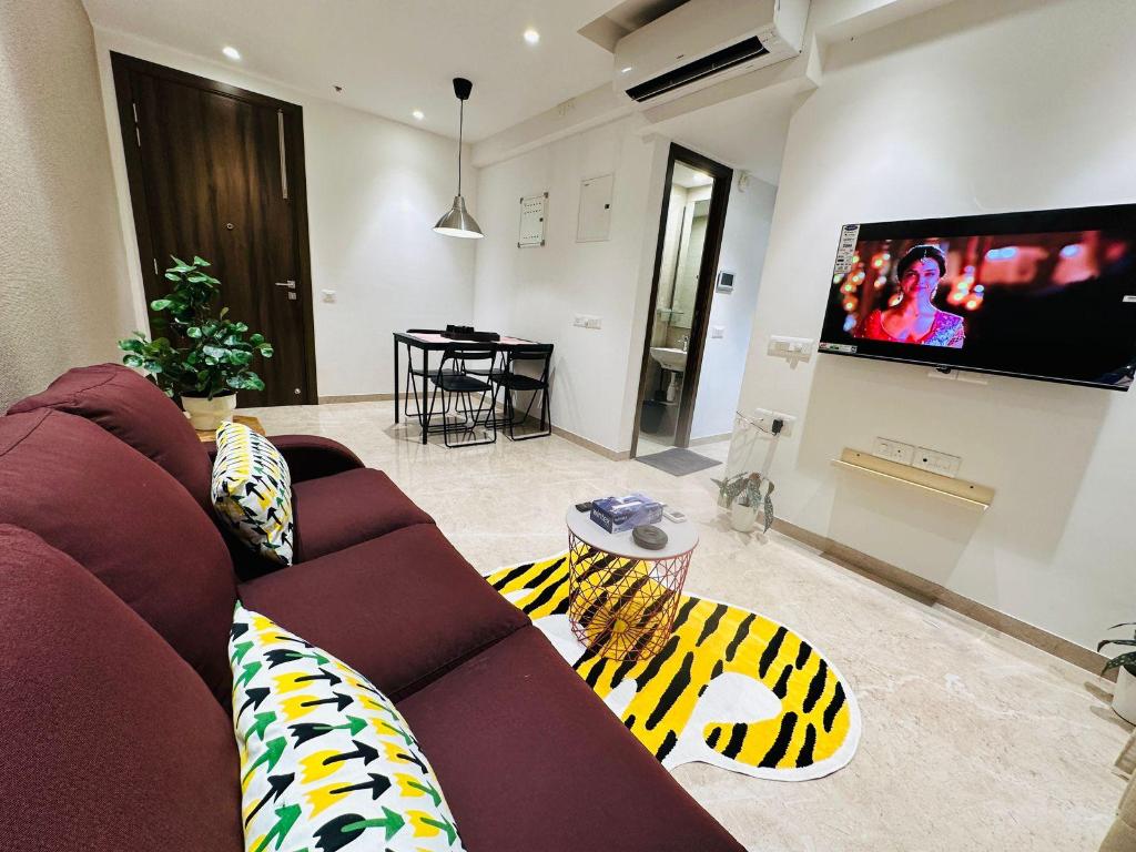 1BR Mumbai theme Apartment In Powai by Florastays