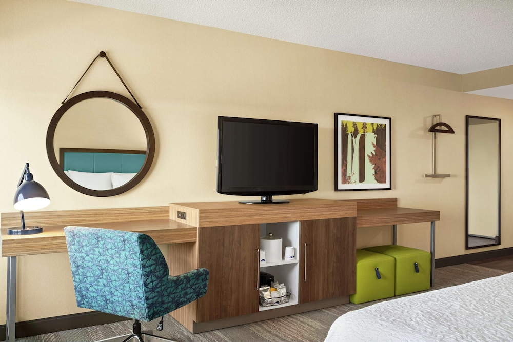 Hampton Inn Portland Airport - photo 11