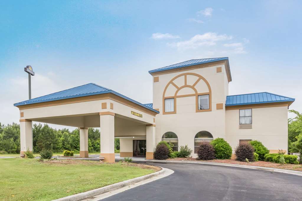 Days Inn by Wyndham Selma - photo 2