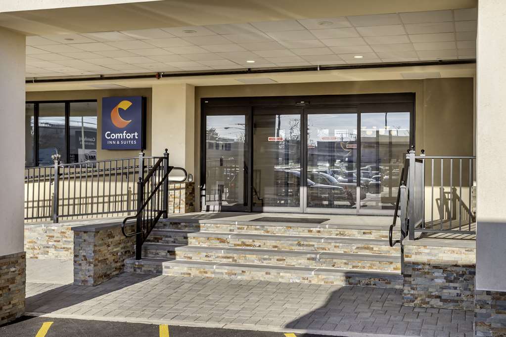 Comfort Inn & Suites Newark Liberty International Airport - photo 2