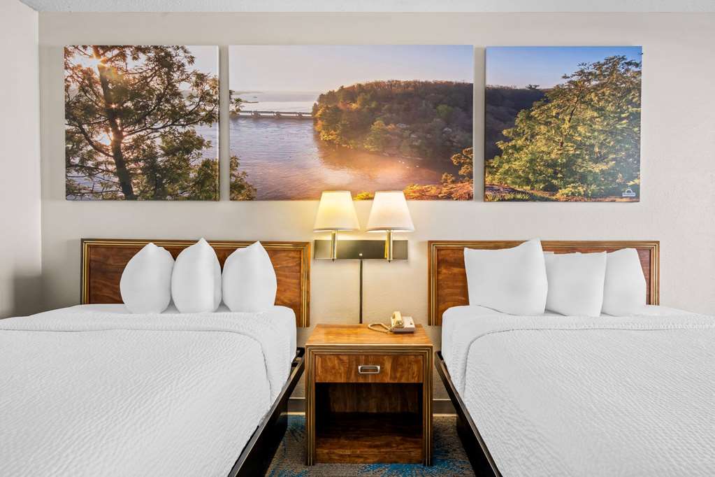 Days Inn by Wyndham Dubuque - photo 15