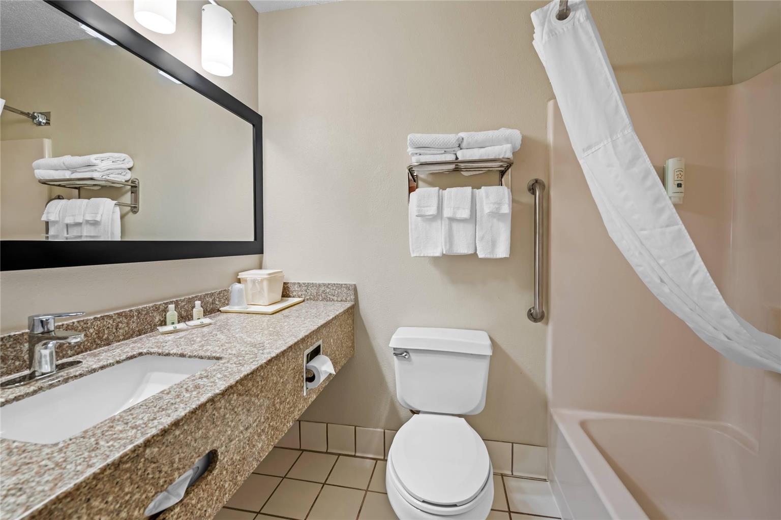 Quality Inn Dubuque on Hwy 20 - photo 28
