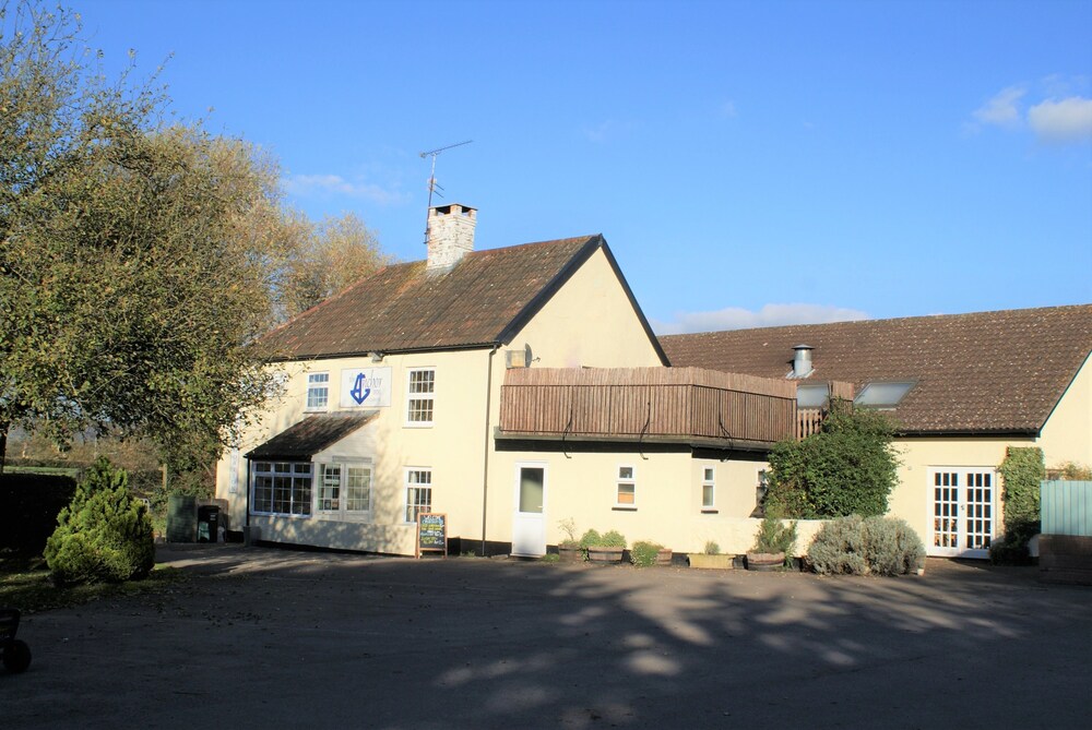Anchor Inn - carbon neutral hotel in Taunton