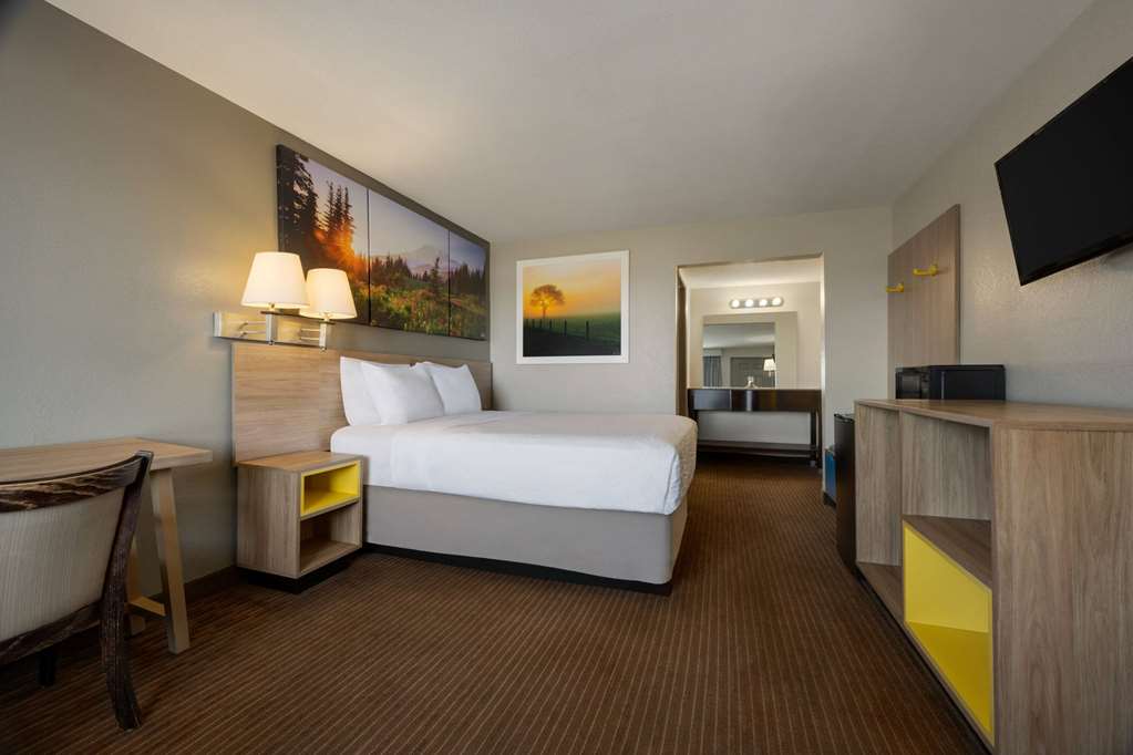 Days Inn by Wyndham Fresno South - photo 24