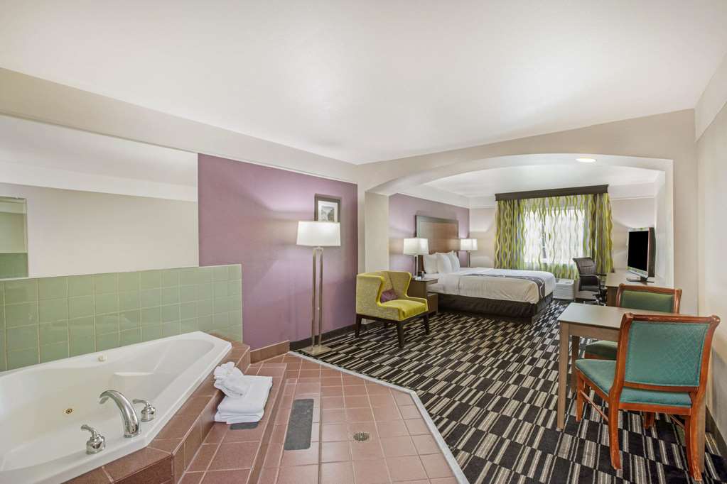 La Quinta Inn & Suites by Wyndham Modesto Salida - photo 21