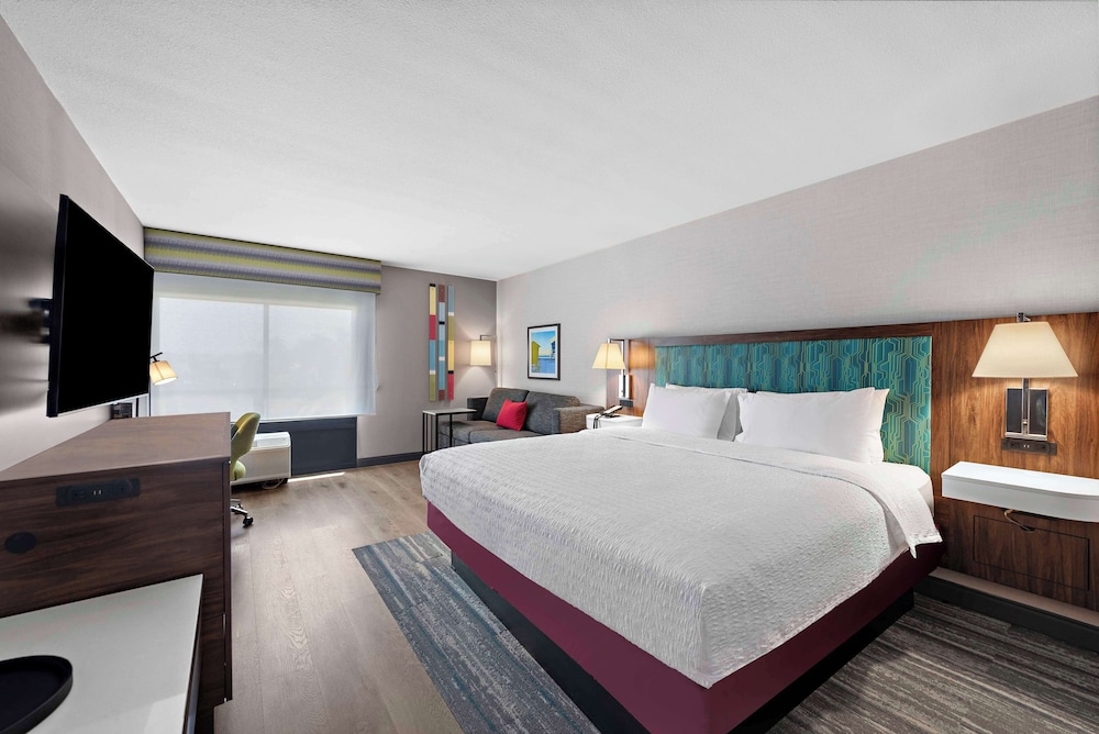 Hampton Inn by Hilton Los Angeles Airport - photo 14