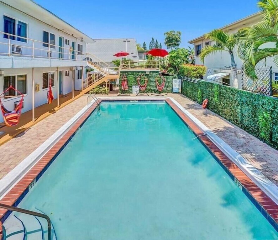 Coastal Studio by Hollywood Beach Boardwalk - photo 13