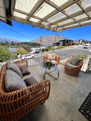 Moon House — 4-Star Luxury Hotel in Queenstown, New Zealand