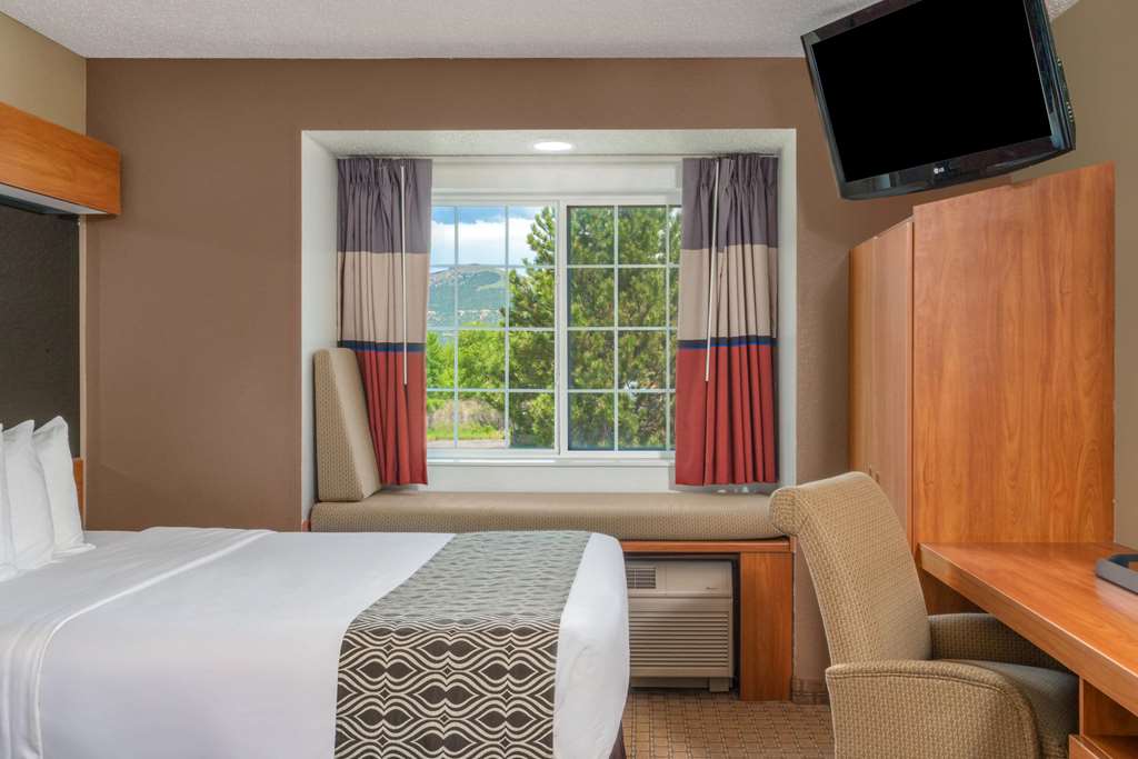 Microtel Inn & Suites by Wyndham Raton - photo 25