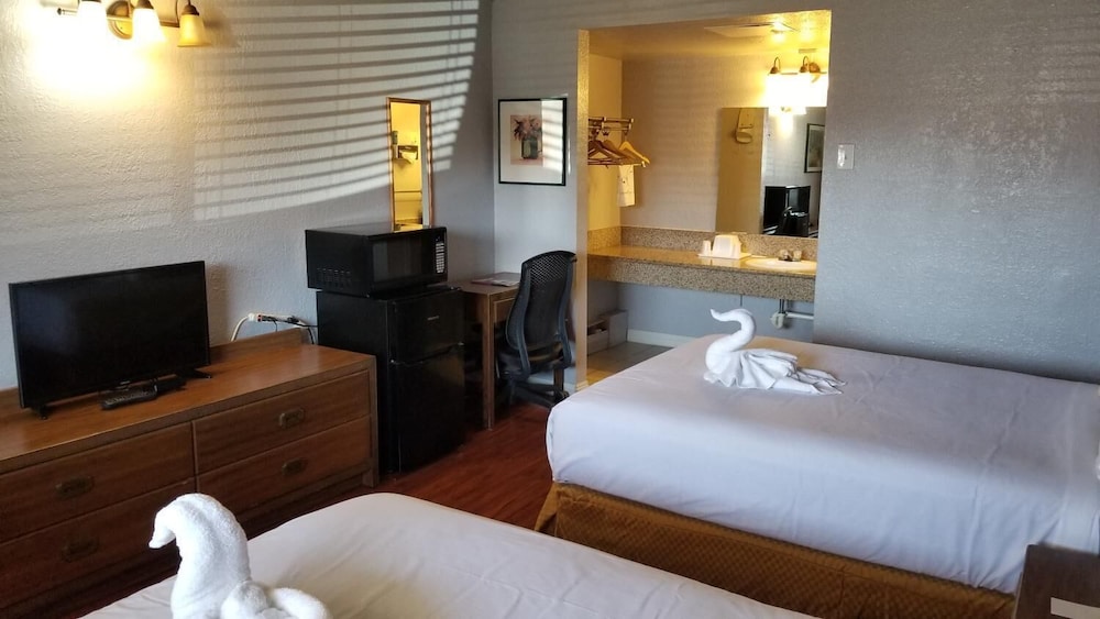 Santa Fe Inn Pueblo - photo 3