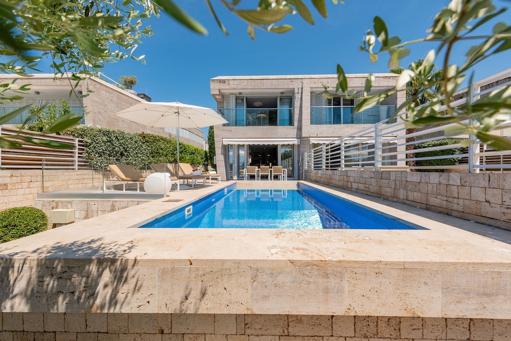 Villa Camelia ZadarVillas — 4-Star Luxury Hotel in Zadar, Croatia