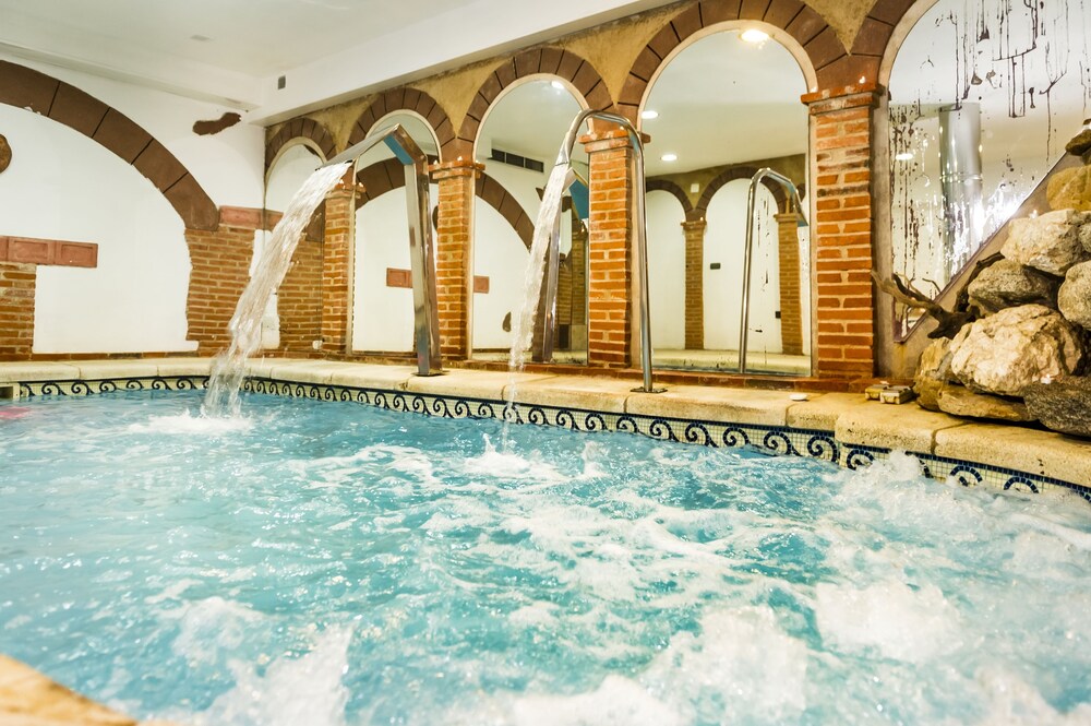 Casa Rural Spa La Chirumba — 4-Star Luxury Hotel in Aldeatejada, Spain