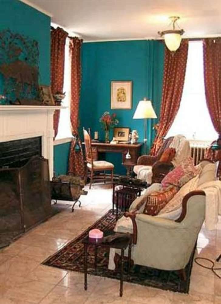 Elkhorn Inn & Theatre - photo 24
