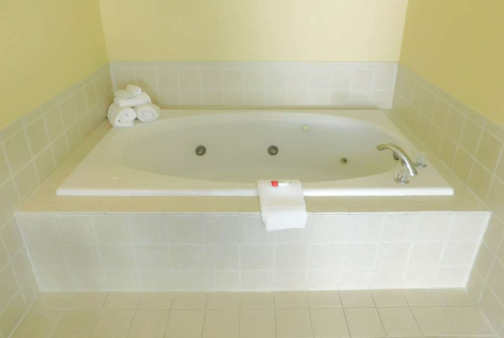 Days Inn & Suites by Wyndham Pocahontas - photo 19
