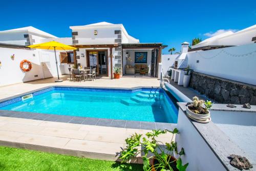 Villa Alegranza LH190 By Villas Now Ltd — 4-Star Luxury Hotel in Playa Blanca, Spain