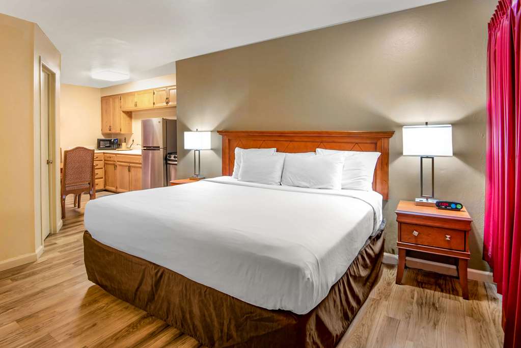 Econo Lodge Inn & Suites Durango - photo 18