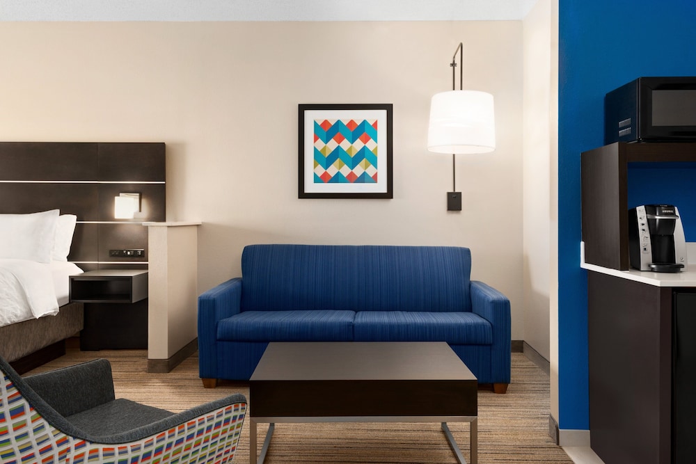 Holiday Inn Express & Suites McAlester by IHG - photo 12