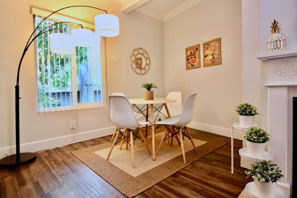 La Westwood Deluxe Suites - photo 10