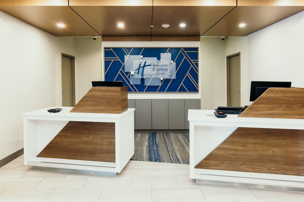 Holiday Inn Express and Suites Urbandale by IHG - photo 3