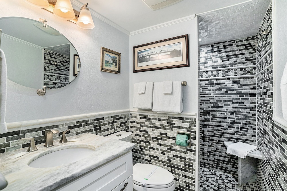 1009 Waters Edge Resort 1 Bedroom Condo by RedAwning - photo 10