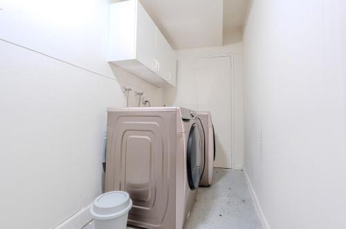 Spacious Lux Estate l 8 mins to Strip