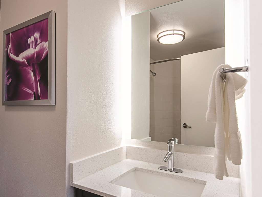 La Quinta Inn & Suites by Wyndham Portland DT Maine Med - photo 14