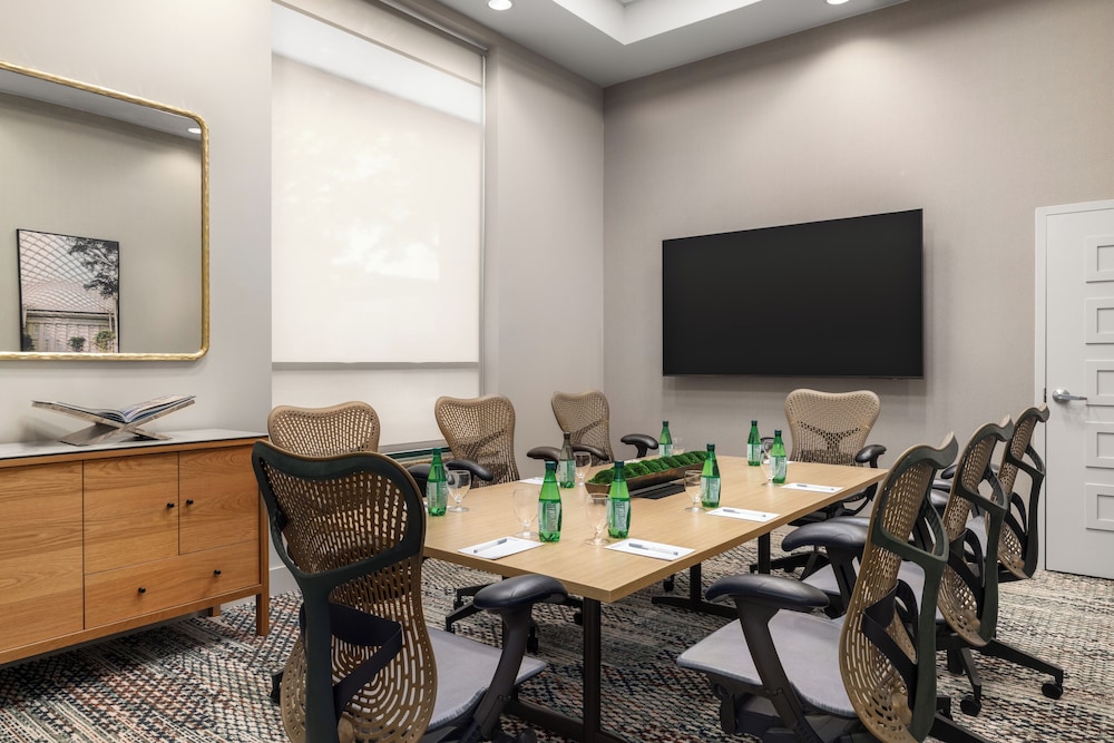 Hilton Garden Inn Arlington Shirlington - photo 58