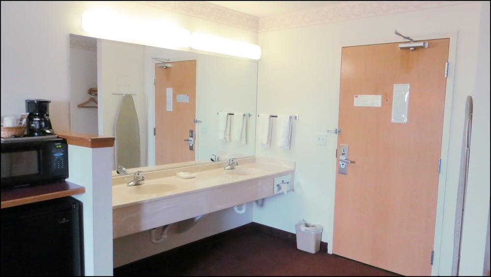 Peppermill Empress Inn - photo 38