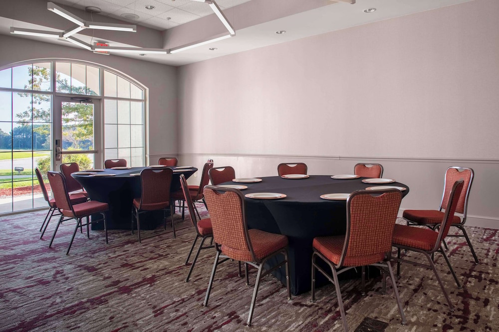 Hilton Garden Inn Roanoke Rapids - photo 22