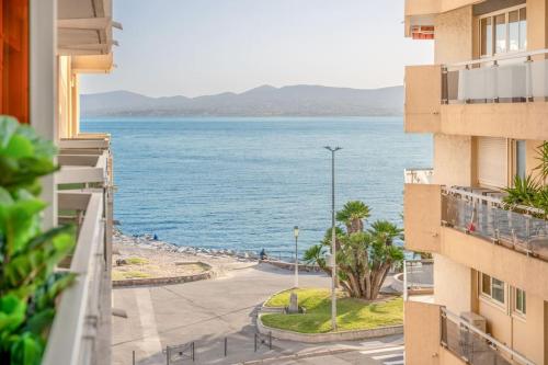 Superbe T1 Bis A 20m De La Plage Refait A Neuf — Saint Raphael