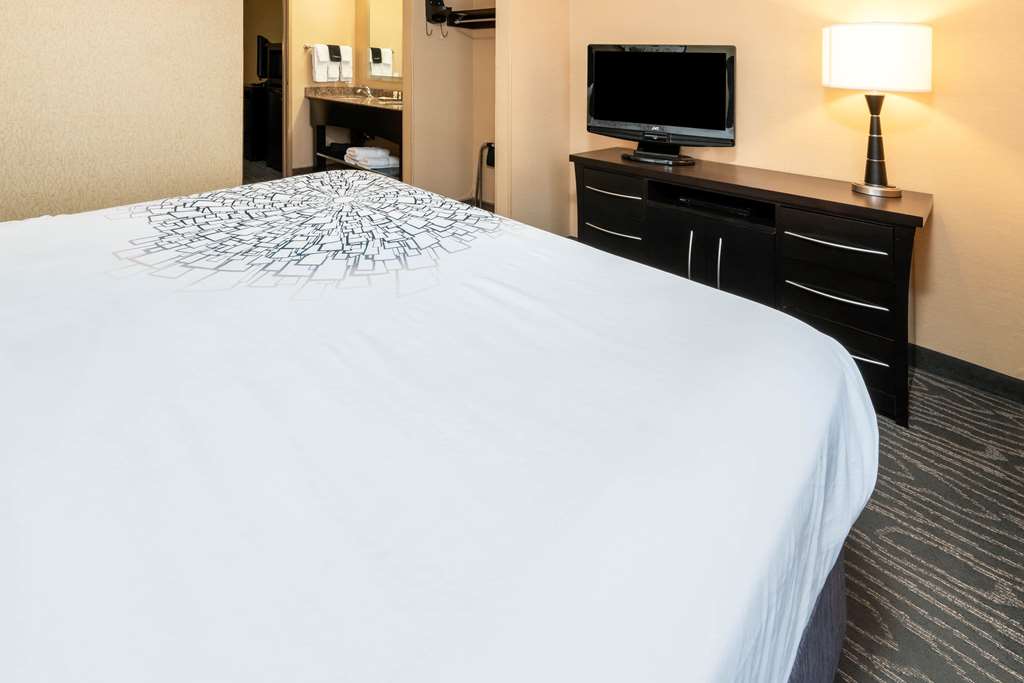 La Quinta Inn & Suites by Wyndham Logan - photo 24