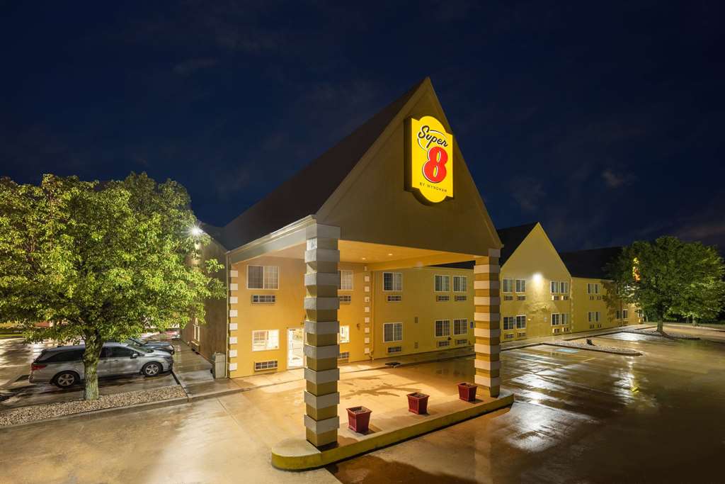 Super 8 by Wyndham De Soto - photo 6