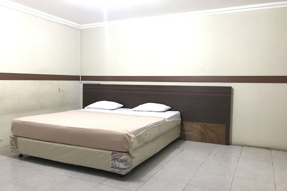 Oyo 2144 Hotel Rapos in Pangkalpinang, Indonesia