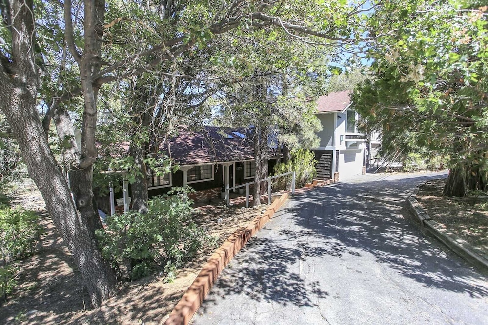 Scandinavian Dream 3 Bedroom Home — 4-Star Luxury Hotel in Big Bear Lake, United States