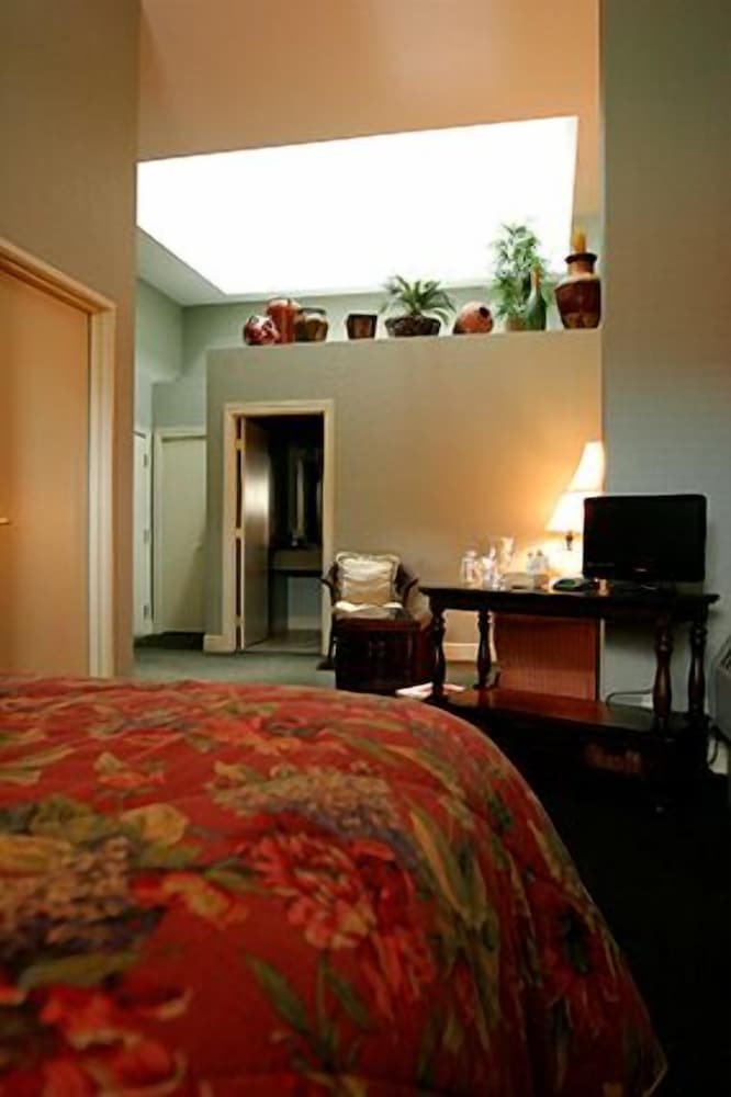 Tremont Inn on Main - photo 13